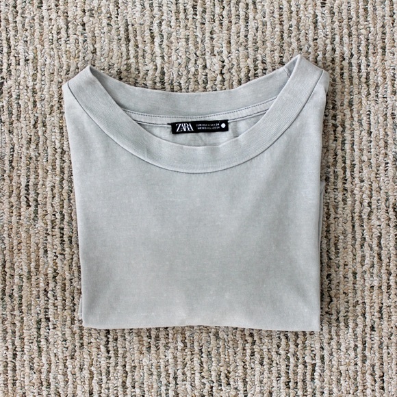 Zara Basic Tee. - Picture 1 of 5
